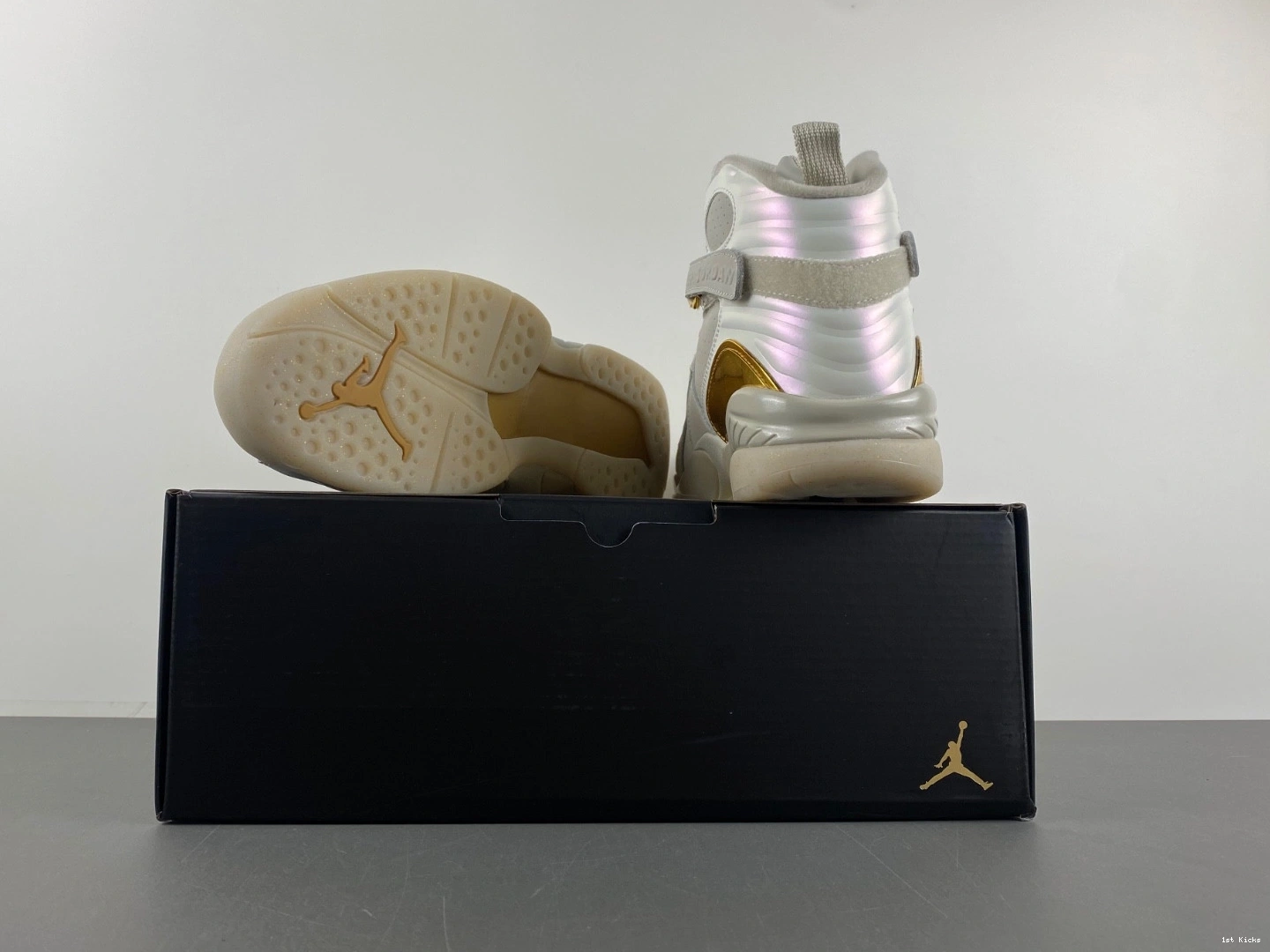 Men's 8 832821-030 - Champagne Retro Jordan 0325
